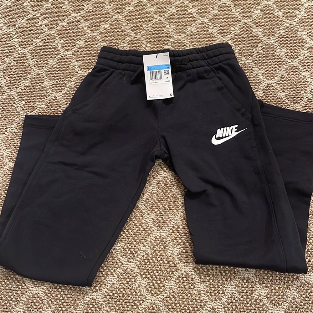 Brand New with tags! Nike - Standard Fit sweat pants - size M
